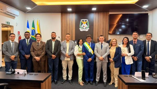 O vice-prefeito Zé Nagru tomou posse, assumindo oficialmente a Prefeitura de Colinas do Tocantins. Sua gestão prosseguirá com as ações e projetos em andamento.