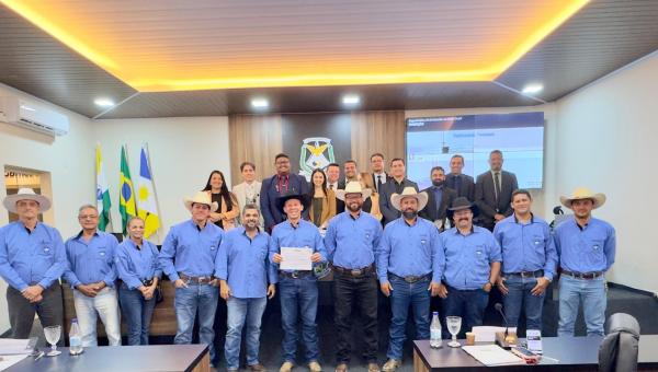 Câmara Municipal homenageia Sindicato Rural pela realização da 26ª Expocolinas
