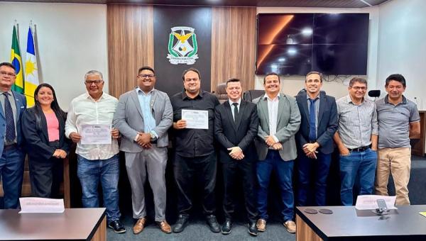 Câmara de Colinas homenageia ex-secretários por serviços prestados ao município