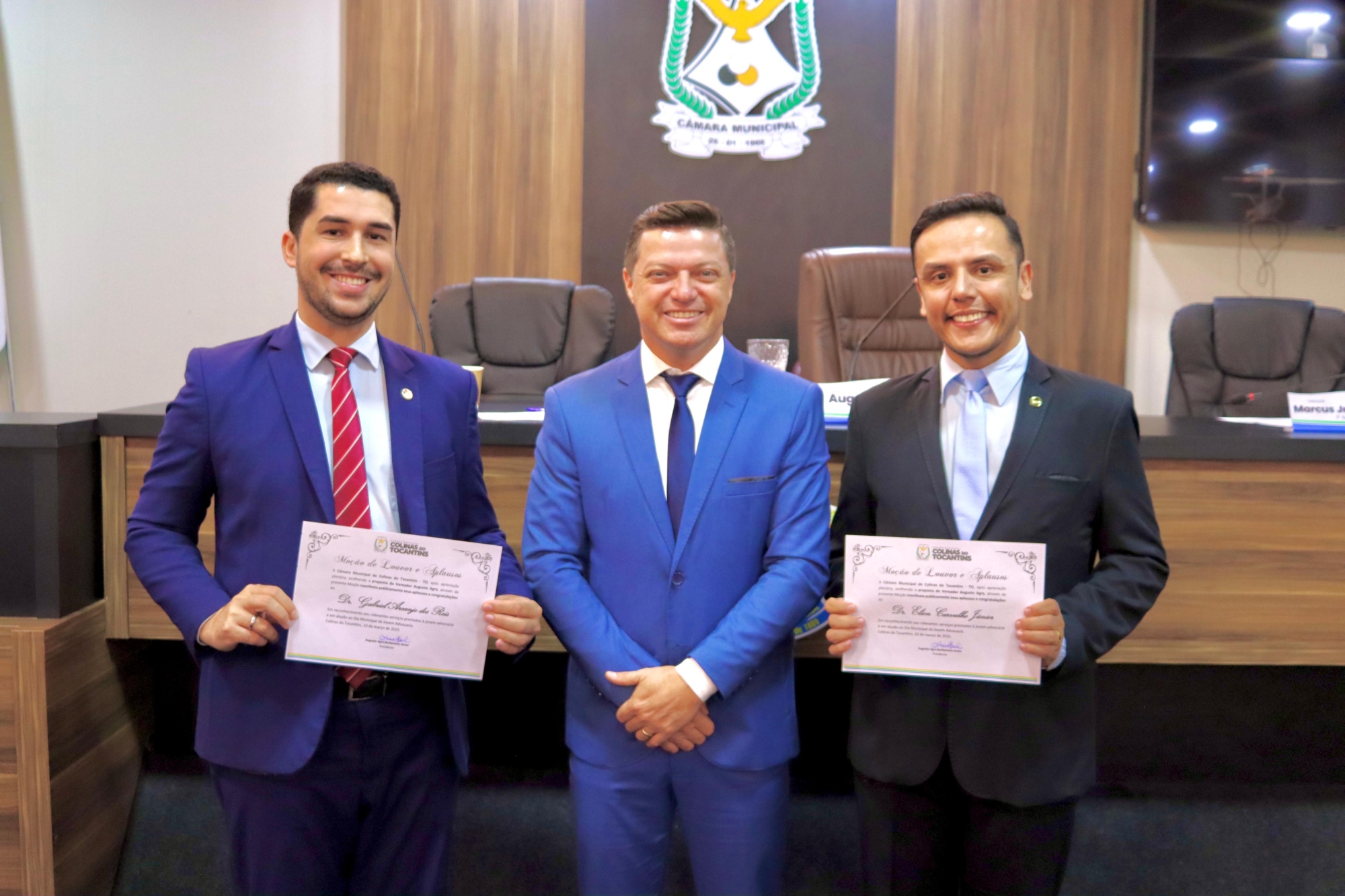 Presidente da Câmara de Colinas Agusto Agra homenageia advogados por atuação na advocacia jovem
