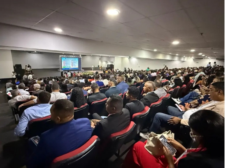 Comitiva de vereadores de Colinas participa do 1º Encontro de Vereadores e Servidores de Câmaras Municipais do Tocantins