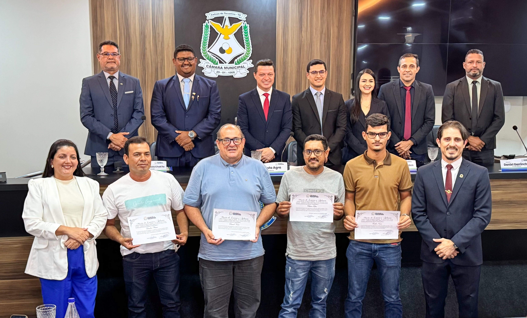 Legislativo colinense homenageia servidores da limpeza pública com Moção de Aplausos